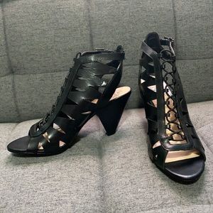 Vince Camuto Size 6M Black Heels